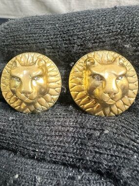 NOS/ Vtg Matte Gold 3-Dimensional Panther Head Button Style Clip On Earrings